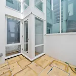 Captivating 3-Bed House In London Holland Park