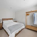 Captivating 3-Bed House In London Holland Park