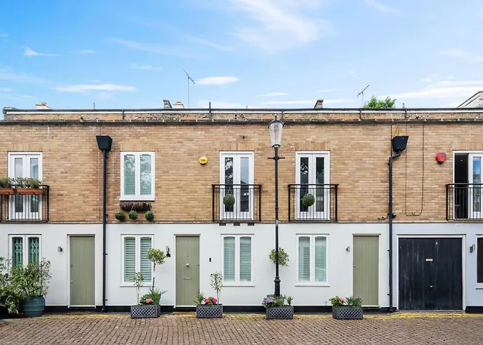 Captivating 3-Bed House In London Holland Park