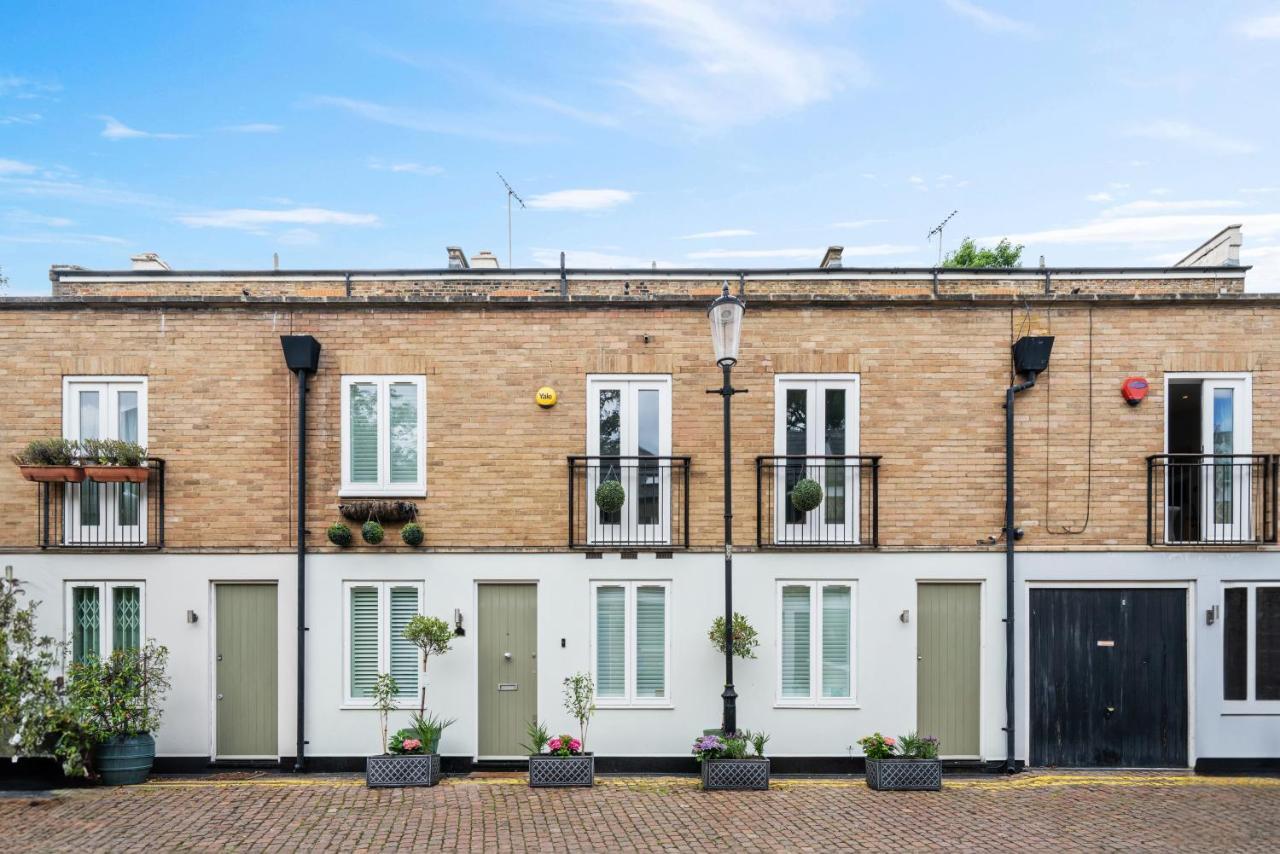 Captivating 3-bed House In Holland Park Holiday home