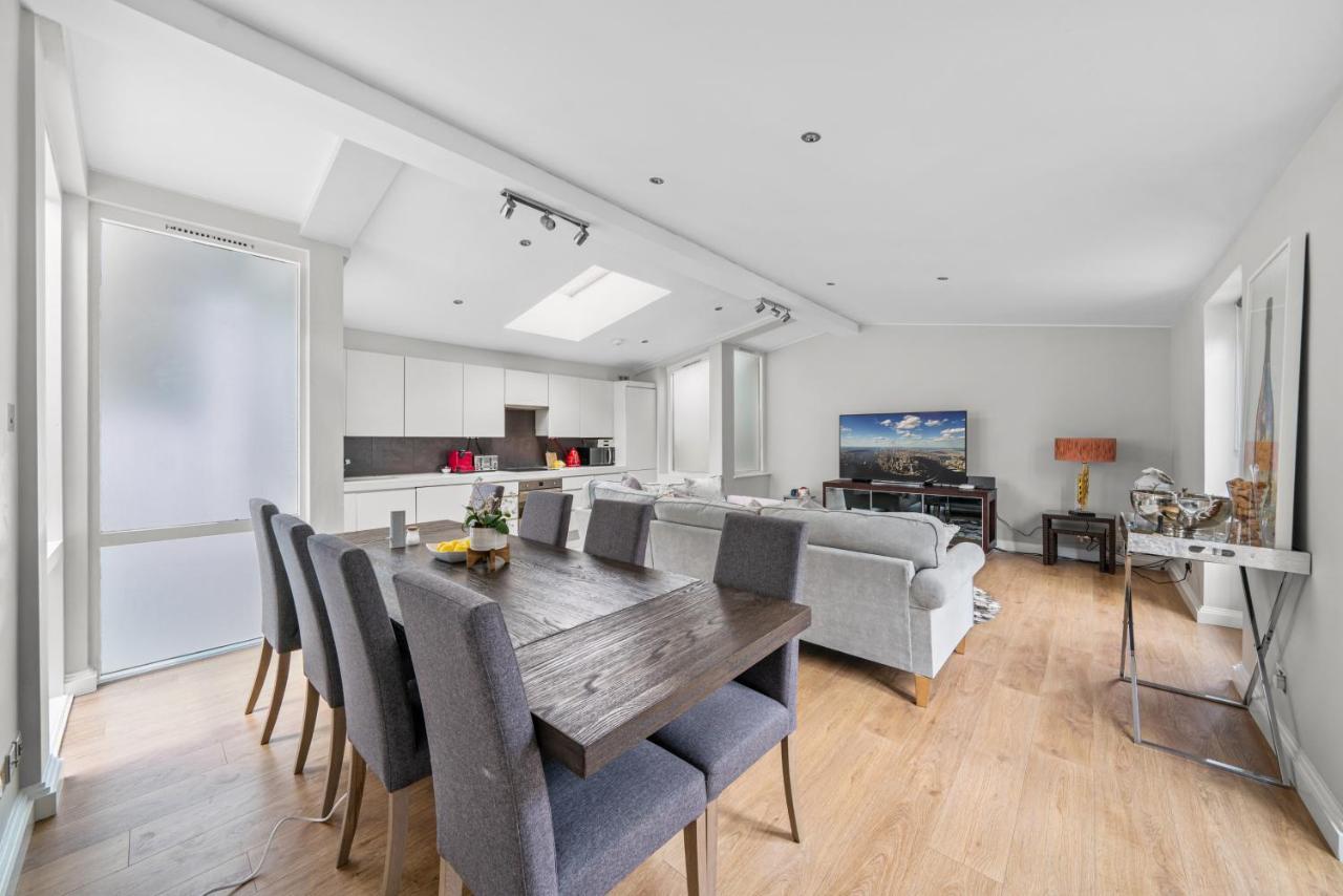 Captivating 3-bed House In Holland Park Holiday home London