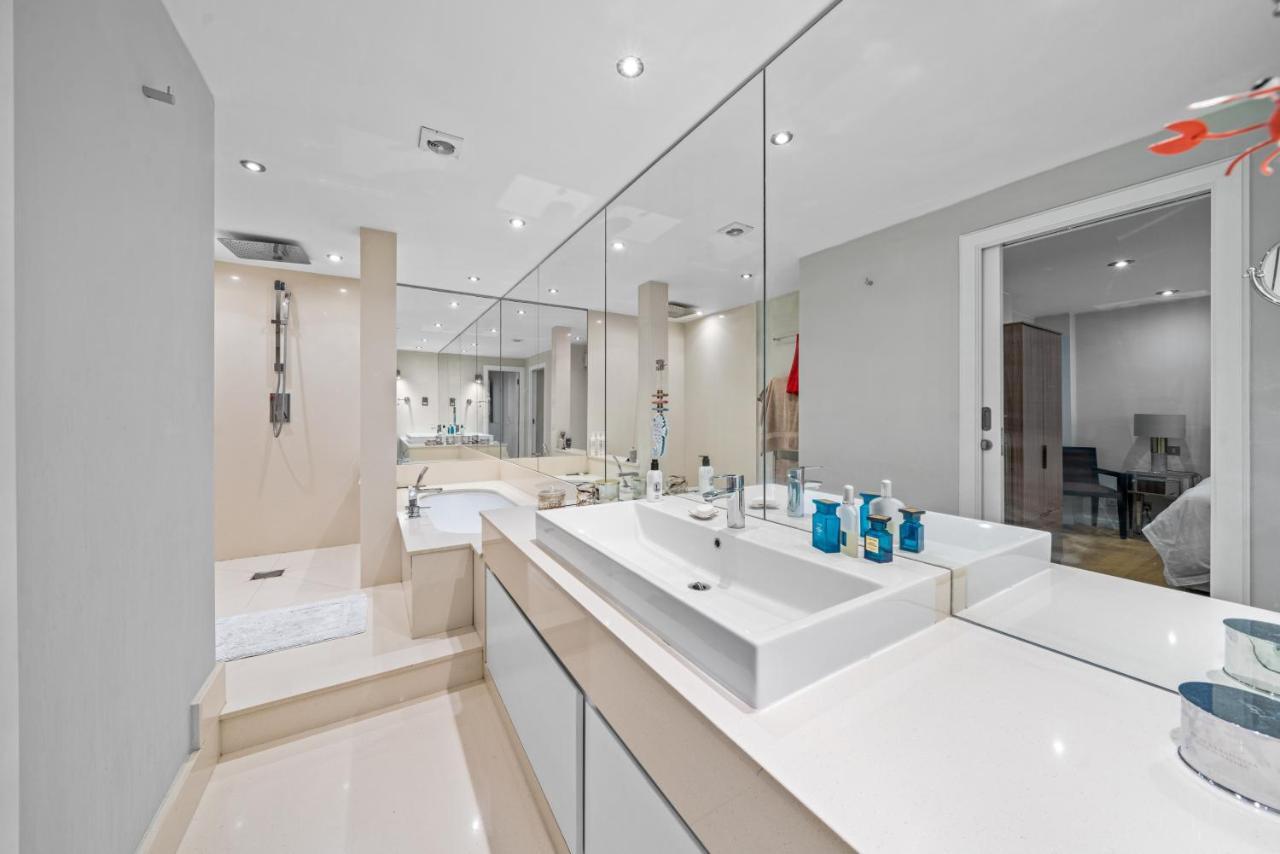 Captivating 3-bed House In Holland Park