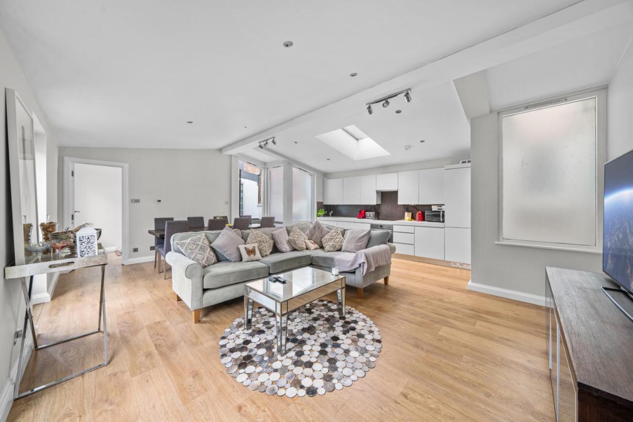 Captivating 3-bed House In Holland Park Holiday home London